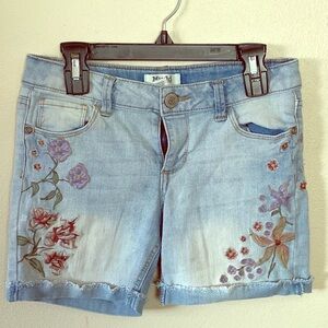 Embroidery flowers Girl’s‎ shorts